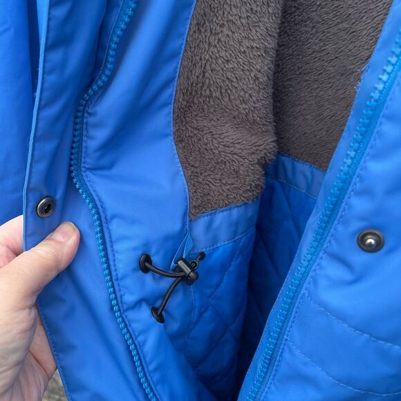 L.L.Bean size Large blue hooded water resistant coat. - Picture 6 of 9